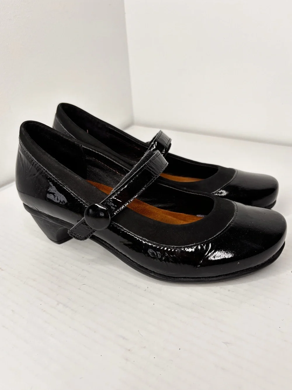 Naot Trendy Mary Jane Pump Womens Comfort Shoe Size 6 EU 37 Black Patent Leather